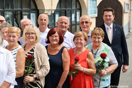 Jubilanti, ki dokazujejo, da ljubezen z leti postaja močnejša (57)